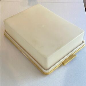 Vintage Tupperware Yellow and Cream Cake Carrier